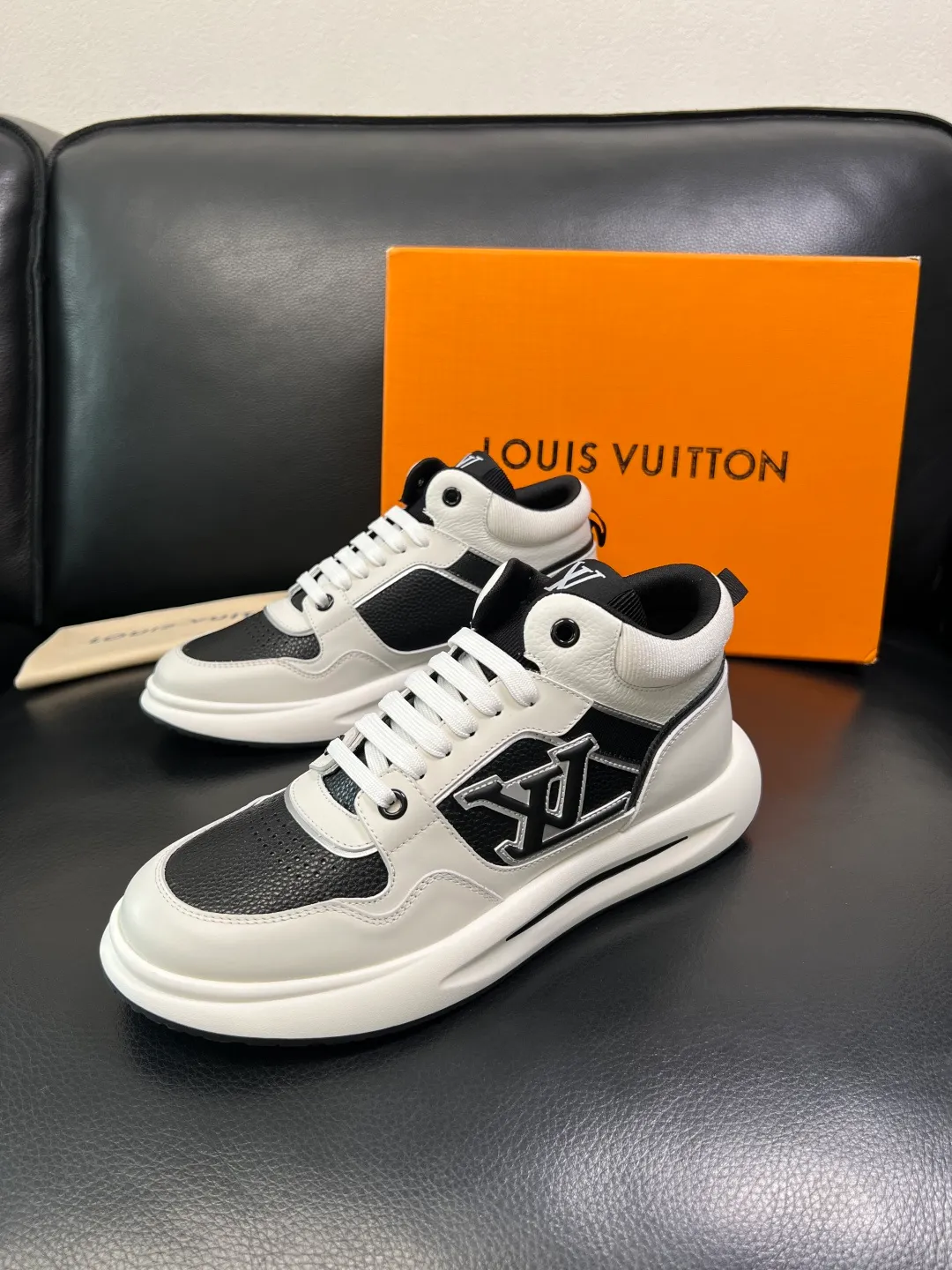 Men's shoes 💰820 Lv high quality top crafts Louis Vuitton, sports sneakers counter synchronization, uppers imported from Italy, high quality splicing colorful complex crafts, imported mesh pads soft and comfortable, soles: original soles specially provided by the original factory, T men's shoes 💰U exclusive movable molded soles super comfortable, original factory single goods, code number 39-44 (customized 38 45)